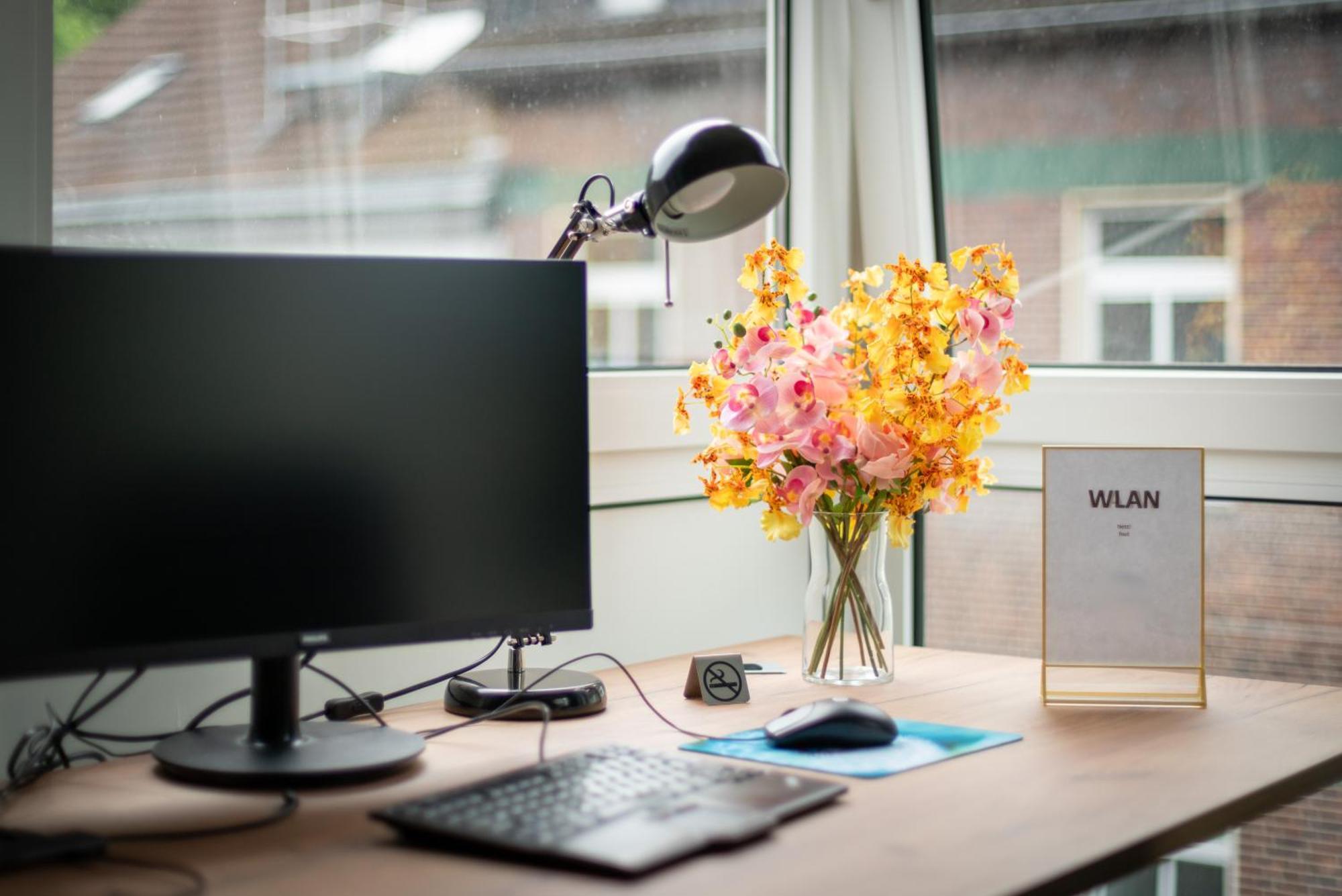 Federnest - Luxus-Studio - Kingsize Boxspringbett - Home-Office Mit Monitor Und Drucker - 11 Min Hbf Дуйсбург Екстер'єр фото